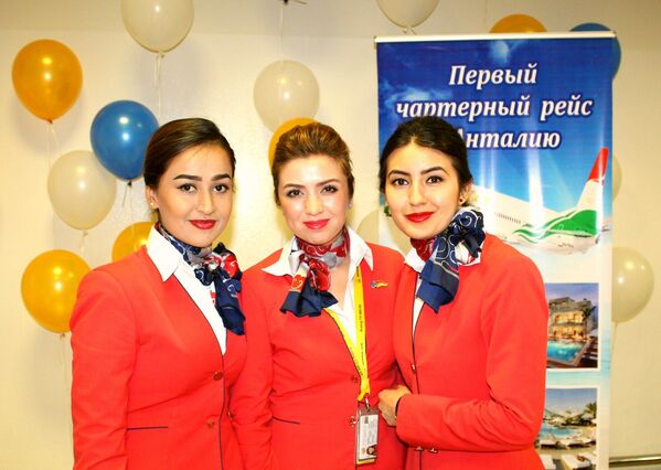 Бортпроводники таджикской авиакомпании Somon Air - Sputnik Таджикистан