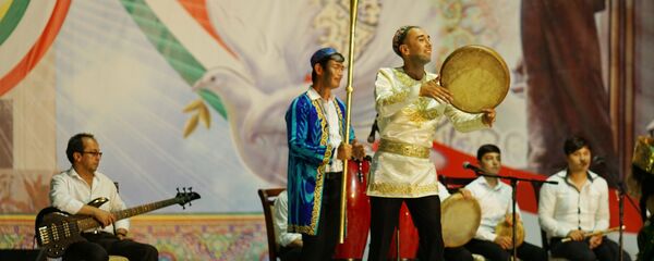 Официальный прием в национальном парке Вахдат по случаю ярмарки СУГД-2018 Официальный прием в национальном парке Вахдат по случаю ярмарки СУГД-2018 - Sputnik Тоҷикистон