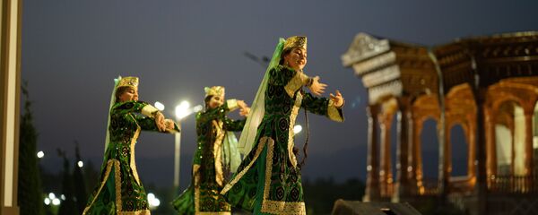 Официальный прием в национальном парке Вахдат по случаю ярмарки СУГД-2018 - Sputnik Тоҷикистон