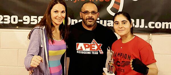 Таджикская спортсменка Зухро Холова выиграла золото международного турнира по профессиональному бою в США - Sputnik Таджикистан