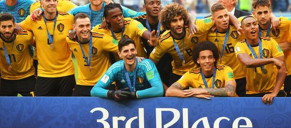 Награждение сборной Бельгии бронзовыми медалями ЧМ-2018 Награждение сборной Бельгии бронзовыми медалями ЧМ-2018 - Sputnik Таджикистан