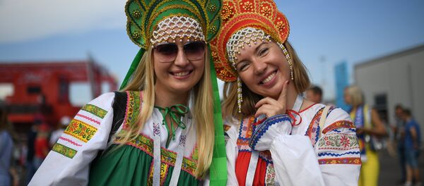 Болельщики перед матчем ЧМ-2018 по футболу между сборными Хорватии и Англии - Sputnik Таджикистан