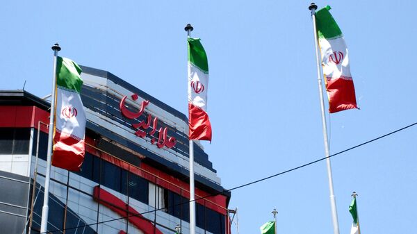 Флаги Ирана на одной из улиц Тегерана - Sputnik Таджикистан