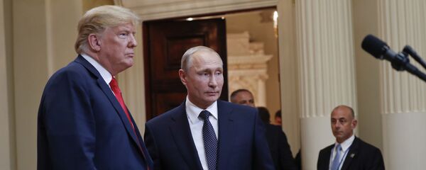 Президент РФ Владимир Путин и президент США Дональд Трамп, архивное фото - Sputnik Таджикистан