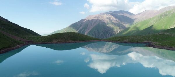 Мертвое озеро под Бишкеком манит сотни туристов - Sputnik Таджикистан