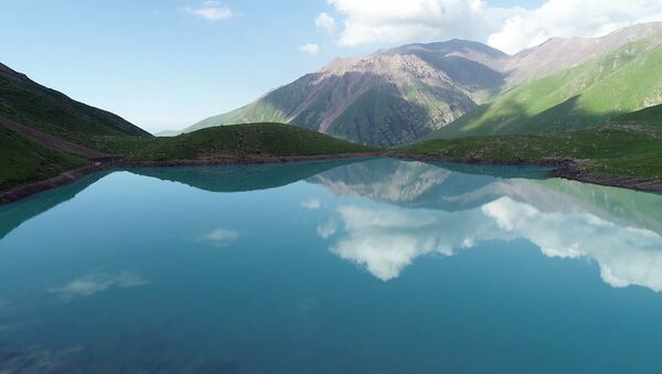 Мертвое озеро под Бишкеком манит сотни туристов - Sputnik Таджикистан