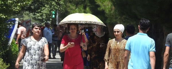 На улице в городе Душанбе, архивное фото - Sputnik Таджикистан