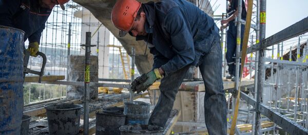 Рабочие во время строительства, архивное фото - Sputnik Тоҷикистон