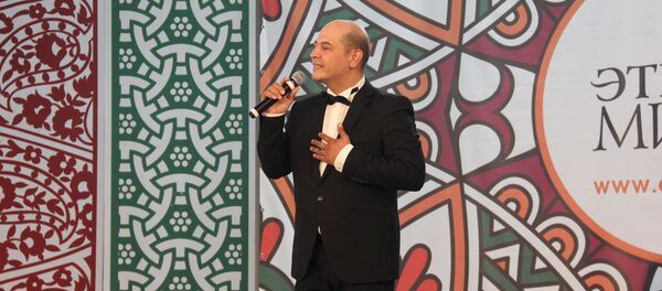 Таджикский певец Фахриддин Фазлиев, архивное фото Таджикский певец Фахриддин Фазлиев, архивное фото - Sputnik Таджикистан