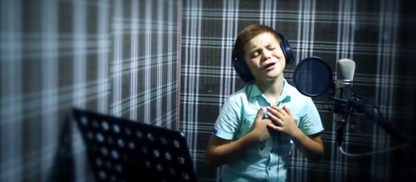 Мальчик из Узбекистана восхитил интернет-пользователей своим пением Мальчик из Узбекистана восхитил интернет-пользователей своим пением - Sputnik Таджикистан