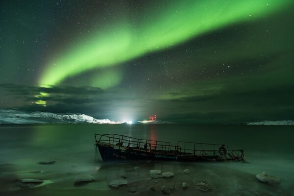Работа Aurora Borealis on the coast of the Barents sea фотографа Michael Zav'yalov, вошедшая в шорт-лист конкурса Insight Investment Astronomy Photography of the Year 2018 - Sputnik Таджикистан