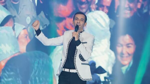 Таджикский певец Зиёвуддин Нурзода исполняет песню о Рустаме Эмомали - Sputnik Таджикистан