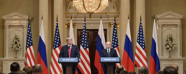 Встреча президента РФ Владимира Путина и президента США Дональда Трампа - Sputnik Таджикистан
