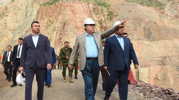 Президент Эмомали Рахмон и премьер на стройке Рогунской ГЭС - Sputnik Таджикистан