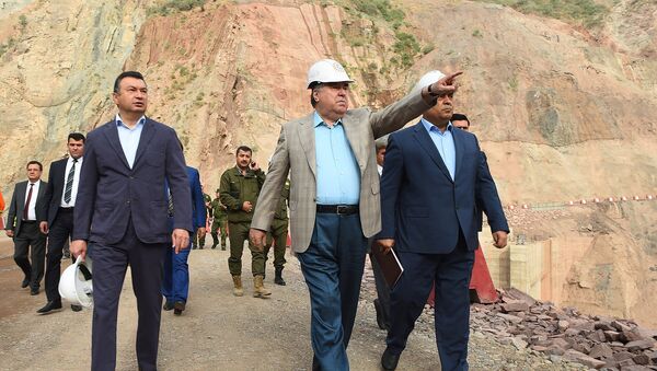 Президент Эмомали Рахмон и премьер на стройке Рогунской ГЭС - Sputnik Таджикистан