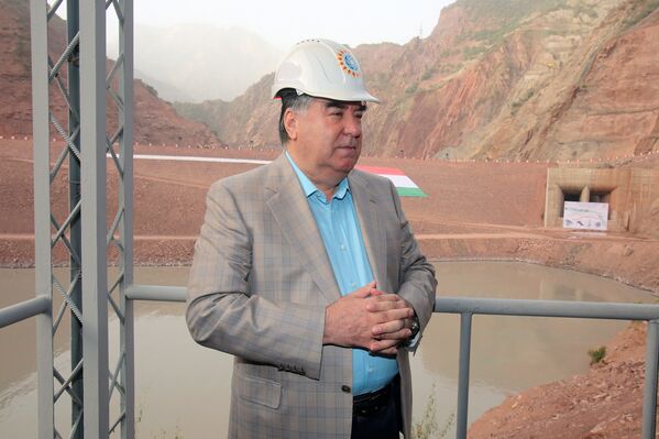 Рахмон завершает осмотр Рогунской ГЭС - Sputnik Таджикистан