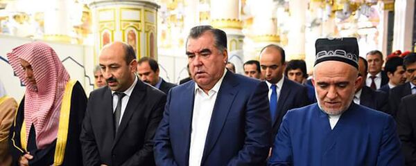 Эмомали Рахмон в Мекке, архивное фото - Sputnik Тоҷикистон