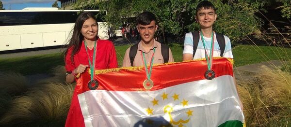 Таджикские школьники, завоевавшие серебряные медали на Всемирной олимпиаде по физике - Sputnik Таджикистан