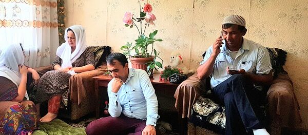 Таджикистанцы оказали помощь семье Хувайды - Sputnik Тоҷикистон