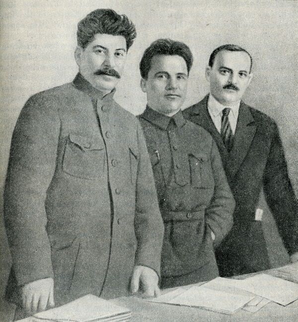 Иосиф Сталин, Сергей Киров и Николай Шверник - Sputnik Таджикистан