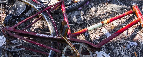 Разбитый велосипед, архивное фото - Sputnik Таджикистан