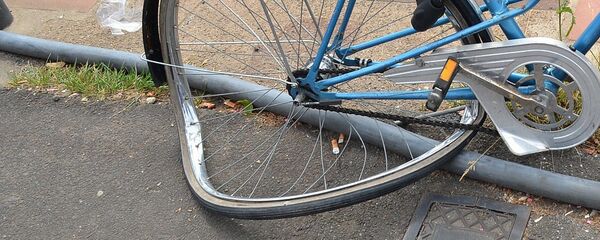 Сломанный велосипед, архивное фото - Sputnik Тоҷикистон