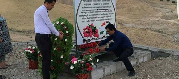 Дар Данғара ба хотири қурбониён лавҳаи ёдгорӣ гузоштанд - Sputnik Тоҷикистон