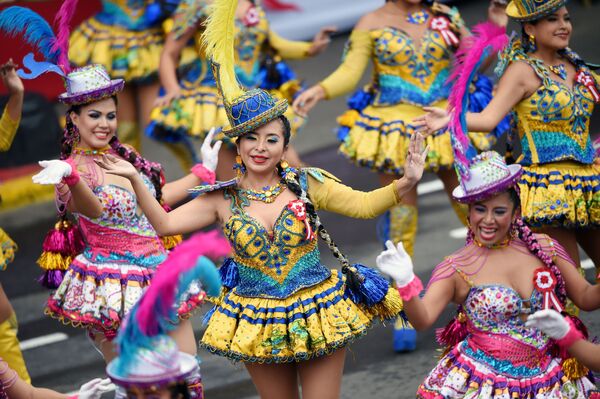 Танцоры на параде в честь Дня независимости в Лиме, Перу - Sputnik Таджикистан