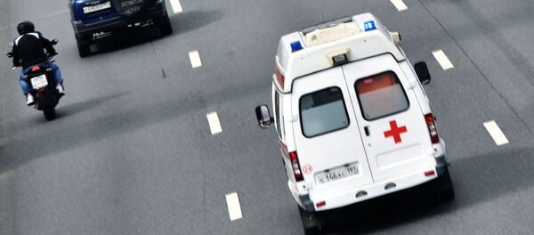 Автомобиль скорой помощи на дороге, архивное фото Автомобиль скорой помощи на дороге, архивное фото - Sputnik Тоҷикистон