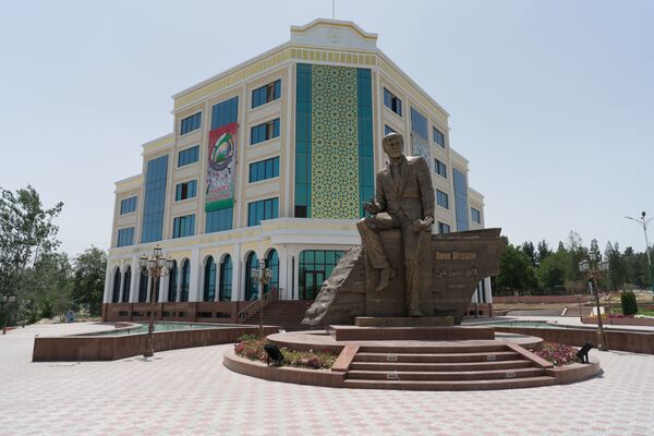 Сӯҳбати ҳамсари Лоиқ: аз марде, ки бештар аз ӯ касе намешинохт - Sputnik Тоҷикистон