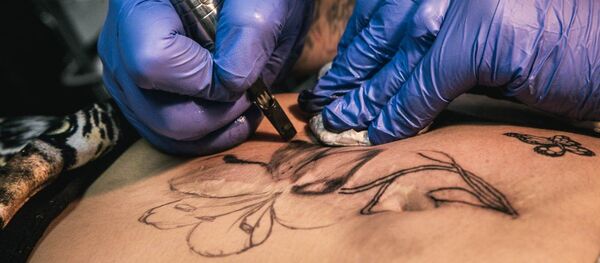 Нанесение татуировки - Sputnik Таджикистан