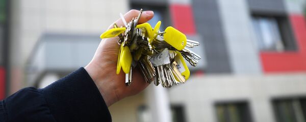 Связка ключей от квартир многоэтажного жилого дома, архивное фото - Sputnik Таджикистан