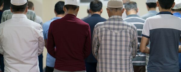 Мусульмане в мечети, архивное фото - Sputnik Тоҷикистон