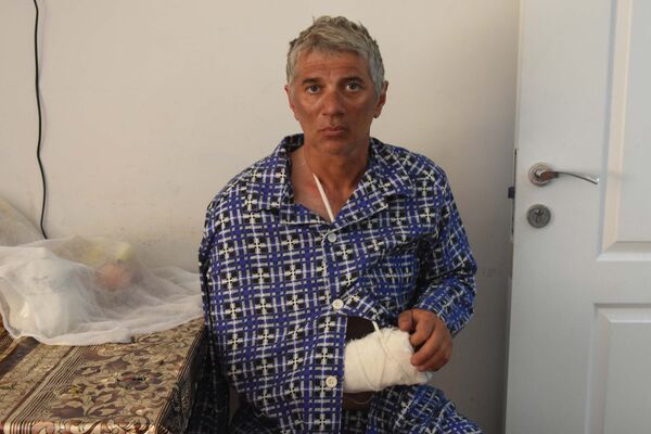 Пострадавший в Таджикистане альпинист в больнице Истиклол - Sputnik Таджикистан
