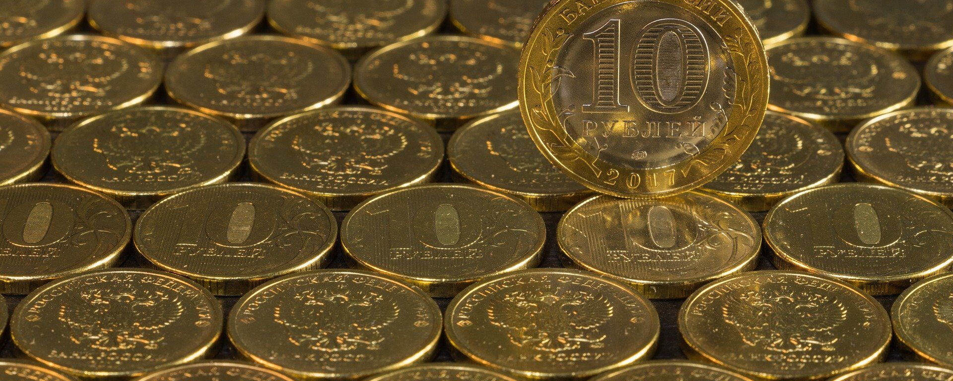 Монеты достоинством 10 рублей, архивное фото - Sputnik Таджикистан, 1920, 25.03.2021