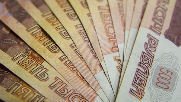 Банкноты достоинством пять тысяч рублей, архивное фото - Sputnik Таджикистан