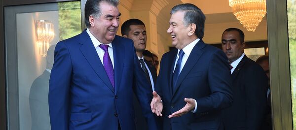Встреча Эмомали Рахмона с президентом Республики Узбекистан Шавкатом Мирзиёевым Встреча Эмомали Рахмона с президентом Республики Узбекистан Шавкатом Мирзиёевым - Sputnik Таджикистан