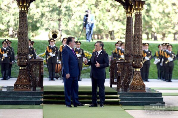Президент Таджикистана Эмомали Рахмон и президент Узбекистана Шавкат Мирзиёев - Sputnik Таджикистан