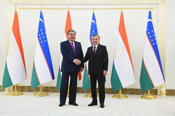 Встреча Эмомали Рахмона с президентом Республики Узбекистан Шавкатом Мирзиёевым - Sputnik Таджикистан