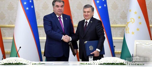Президент Таджикистана Эмомали Рахмон и Президент Узбекистана Шавкат Мирзиёев - Sputnik Таджикистан