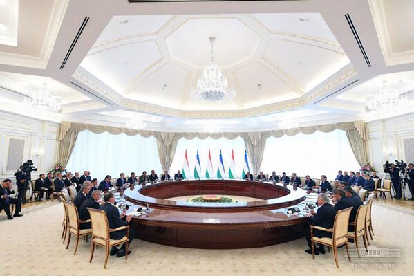 Открытое заседание президента Таджикиктана Эмомали Рахмона и Президента Узбекистана Шавката Мирзиёева - Sputnik Таджикистан