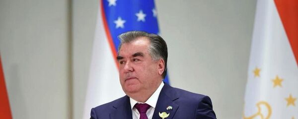 Мирзиёев наградил Рахмона орденом Эл-юрт хурмати Мирзиёев наградил Рахмона орденом Эл-юрт хурмати - Sputnik Тоҷикистон