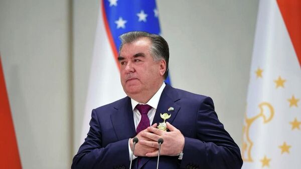 Мирзиёев наградил Рахмона орденом Эл-юрт хурмати - Sputnik Таджикистан