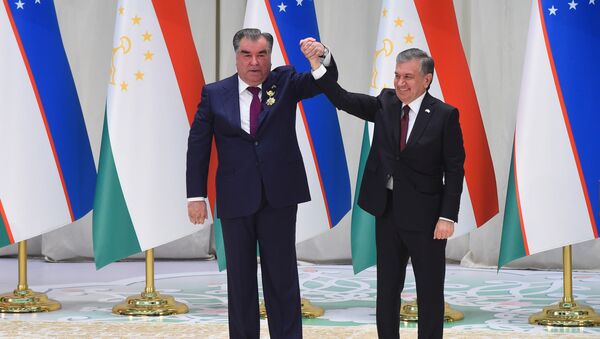 Президент Таджикистана Эмомали Рахмон и глава Узбекистана Шавкат Мирзиёев - Sputnik Тоҷикистон