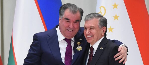 Президент Таджикистана Эмомали Рахмон и глава Узбекистана Шавкат Мирзиёев - Sputnik Тоҷикистон