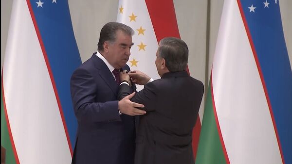 Награждение Эмомали Рахмона орденом Эл-юрт хурмати - Sputnik Таджикистан