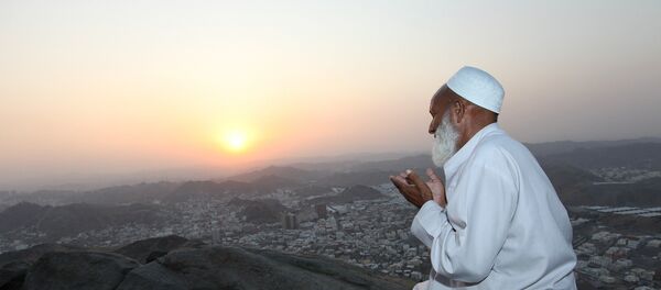 Молитва во время хаджа - Sputnik Таджикистан