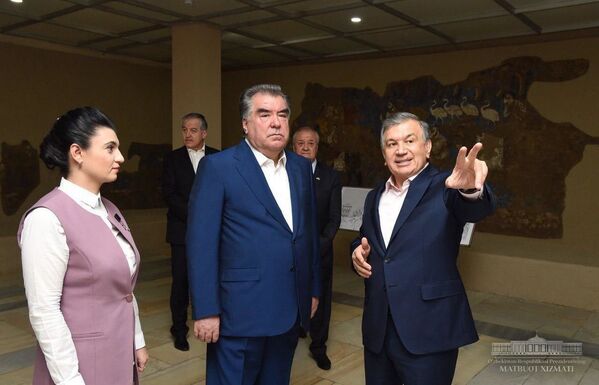 Главы Таджикистана и Узбекистана Эмомали Рахмон и Шавкат Мирзиёев в Самарканде - Sputnik Таджикистан