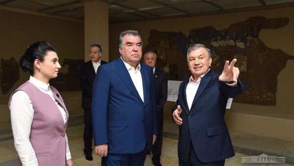 Главы Таджикистана и Узбекистана Эмомали Рахмон и Шавкат Мирзиёев в Самарканде - Sputnik Таджикистан