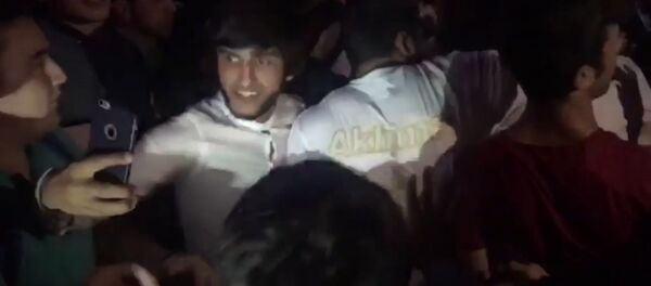 Таджикского бойца чуть не растерзала ликующая толпа Таджикского бойца чуть не растерзала ликующая толпа - Sputnik Таджикистан